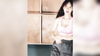 Korean Pop Music: Hyuna cleavage