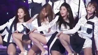 iZ*ONE - Eunbi showing out her ace