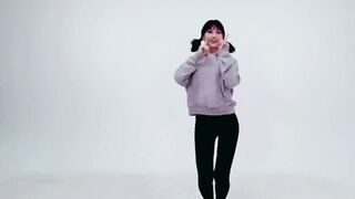 Korean Pop Music: TWICE - Momo Dance Practice