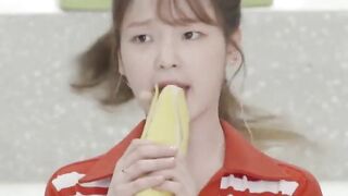 OMG Seunghee with her banana - K-pop