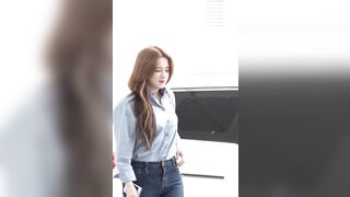 momoland Nancy sexy in jeans