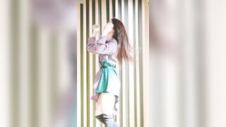 Korean Pop Music: Everglow - Sihyeon's haunches