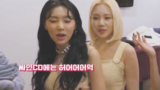 Korean Pop Music: JOOE touching HYEBIN