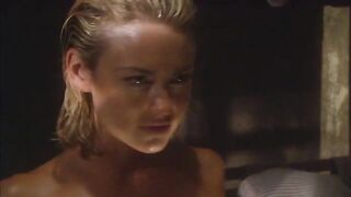 Kelly Carlson in STARSHIP TROOPERS 2
