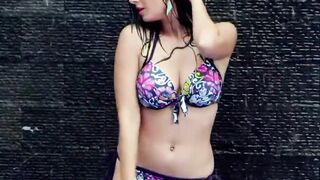 Evelyn Sharma Midriff Loop