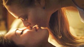 Megan Fox and Amanda Seyfried make-out in Jennifer's Body - Nostalgia