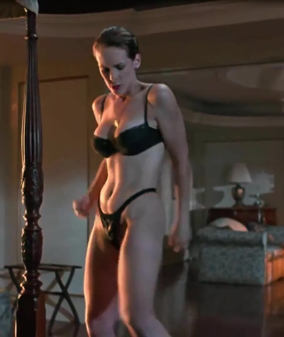908px x 1080px - Nostalgia: Jamie Lee Curtis in True Lies - Porn GIF Video | nenyda.com