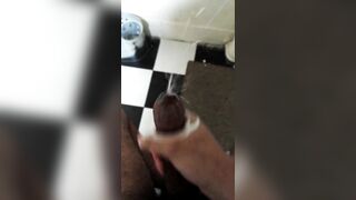 18 year old achieves boy squirting by simulating the head of the dick