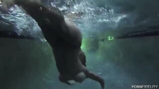 amazing underwater jiggle