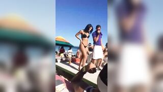 Yovanna Ventura shakes her ass