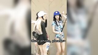 Korean Pop Music: Blackpink - Jennie and Rose dancing in Hawaii