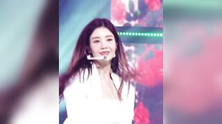 Korean Pop Music: IZ*ONE - Eunbi 19