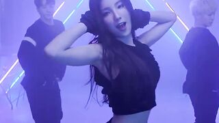 Korean Pop Music: Elris Sohee's tummy!