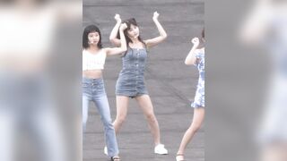Korean Pop Music: Twice - Momo's cute bouncy Momos