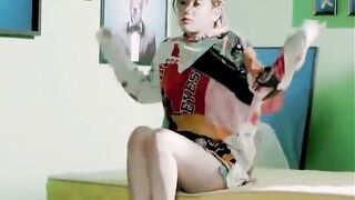 IU - Milky Thighs - K-pop