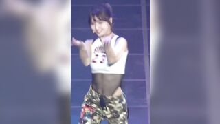 twice - Momo debut outfit