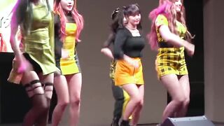 Momoland - Ahin, Nancy & Jane Bouncy Boobs - K-pop