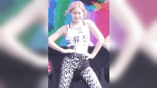 Korean Pop Music: ITZY - Ryujin 8