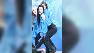 Korean Pop Music: Loona - Yves 6