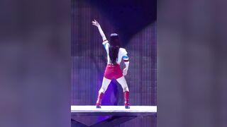 Red Velvet Irene - Moving those hips - K-pop
