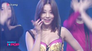 CLC - Seungyeon. A bit of striptease - K-pop