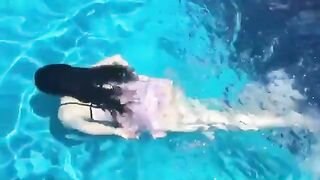 Korean Pop Music: f Sulli - Swimming Butt