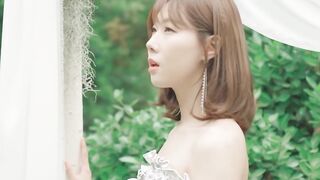 Korean Pop Music: Dreamcatcher - Handong pretty shoulders