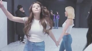 Momoland - Nancy's ass getting clapped