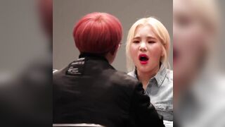 barefaced Guy wanking in front of Momoland JooE