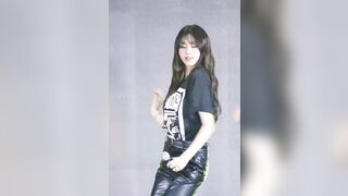 CLC - Eunbin and her cute leather butt - K-pop