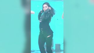 Korean Pop Music: CLC - Seungyeon