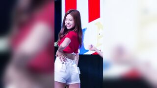 Korean Pop Music: April - Chaewon