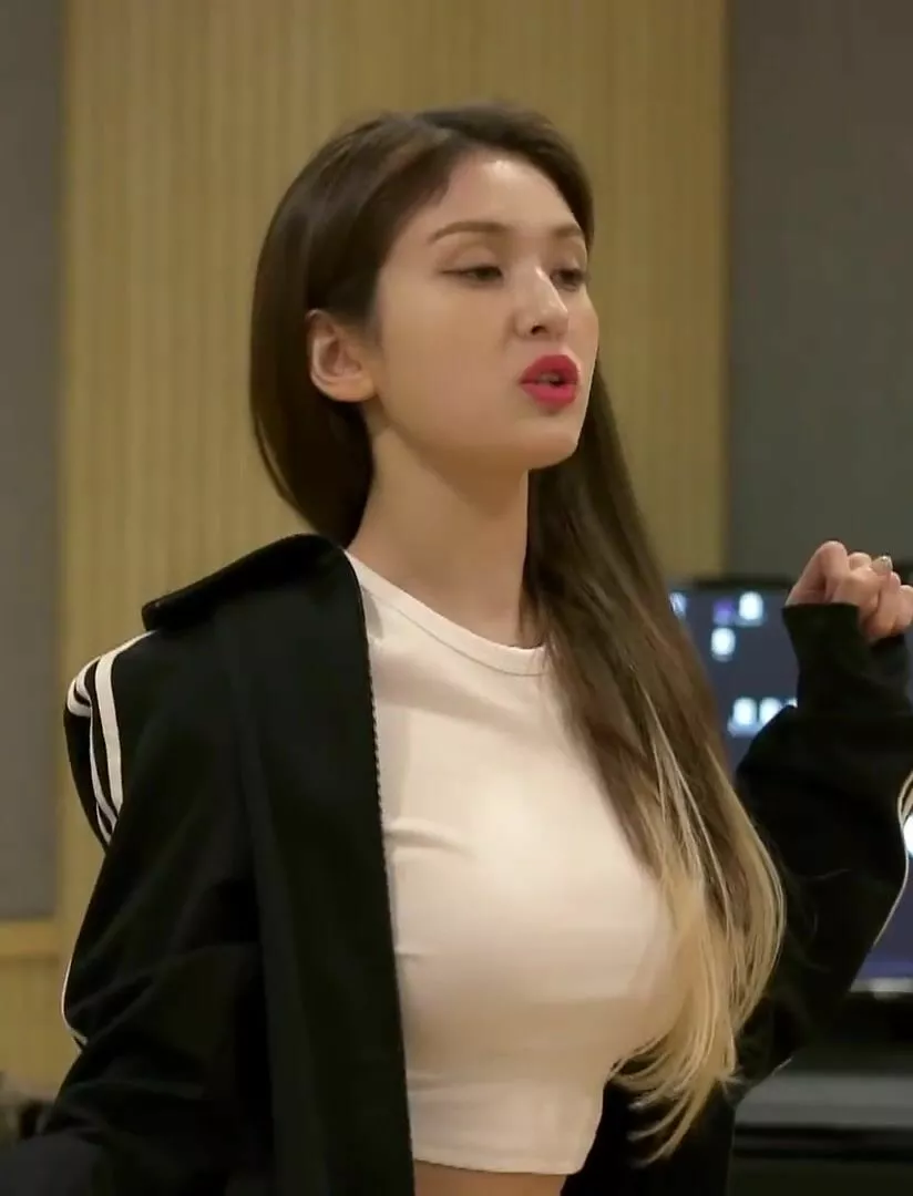 K-pop: Jeon Somi - Porn GIF Video #5 | nenyda.com