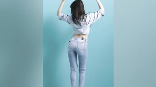 Korean Pop Music: Sunmi - Constricted Jeans