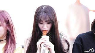Korean Pop Music: PRISTIN - ROA letting us know how nice the stick is.