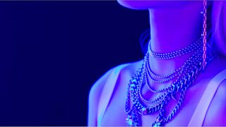 Korean Pop Music: LOONA Jinsoul - Cleavage