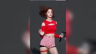 Momoland - Yeonwoo jiggly and cheeky - K-pop