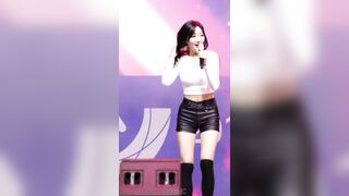 Lovelyz - Sujeong hiding her limbs after performance - K-pop