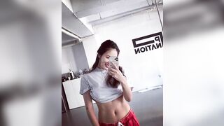 Korean Pop Music: Hyuna - Sexy midriff