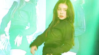 Red Velvet - Irene's Ass: Featuring 2D Irene & Yeri - K-pop