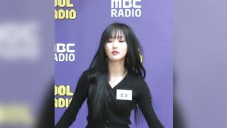 Gfriend Yuju's body, bouncy in all the right places - K-pop