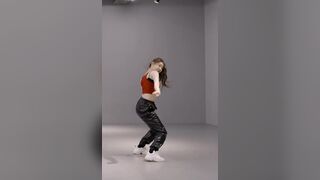 CHAERYEONG - That booty. - K-pop