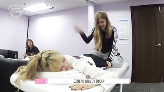 Rose spanks Lisa's booty during a massage. - K-pop