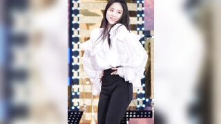 Loona - Heejin's Juicy Ass + Charming Wink - K-pop