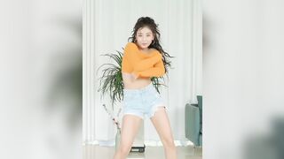 Korean Pop Music: SEUNGYEON -  Bonus YUJIN comments