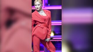 Korean Pop Music: LE's tit goes down so nice