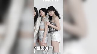 Korean Pop Music: TWICE - Momo and Chaeyoung