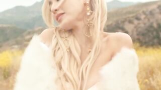 Tiffany young cleavage - K-pop