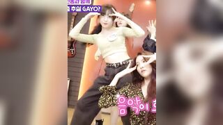 Gfriend Yuju's tight little tummy! - K-pop