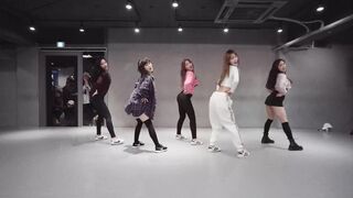 Korean Pop Music: PLAYBACK - A lot of butt shaking!
